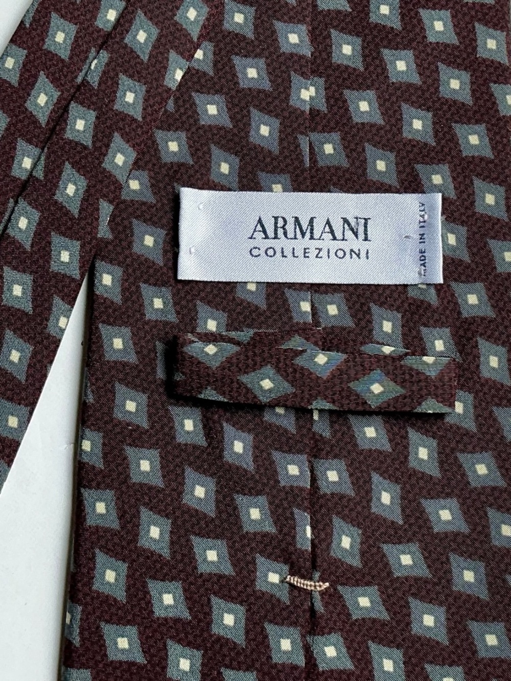 Armani Collezioni maroon  with grey motif recent Silk Tie.Made in Italy 🇮🇹